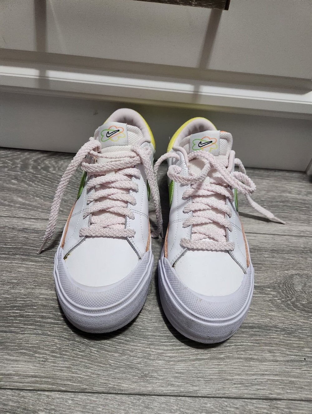 Nike Women's White & Pink Low-Top Sneakers - Picture 6 of 7